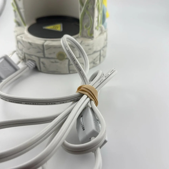 SCENTSY **Retired** Disney SnowWhite The Seven Dwarfs Wax Melt Fragrance Warmer - Picture 8 of 10